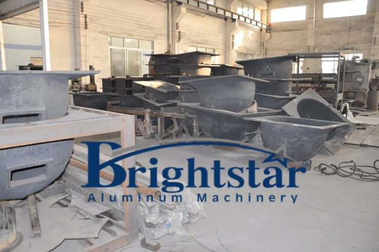 Aluminium dross machine pot in workshop