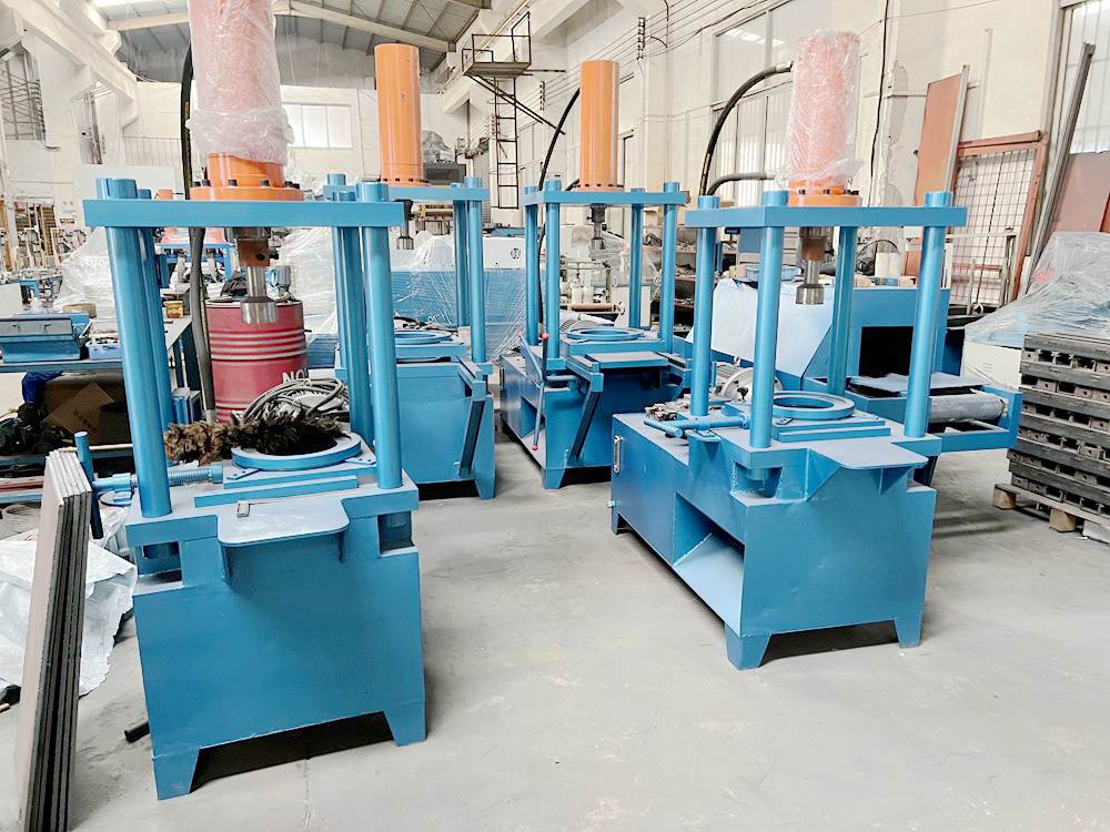 Aluminum ejector and die dismantling machine