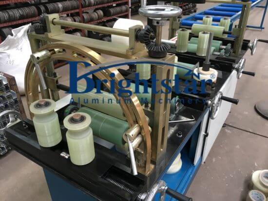 Aluminum profile film sticking machine details