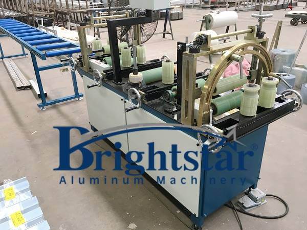 Aluminum profiles film application machine