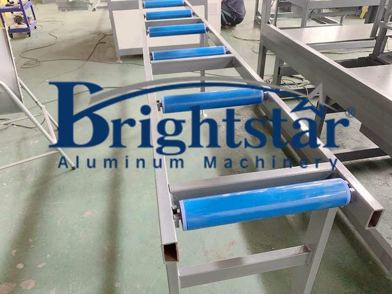 Infeed roller conveyor