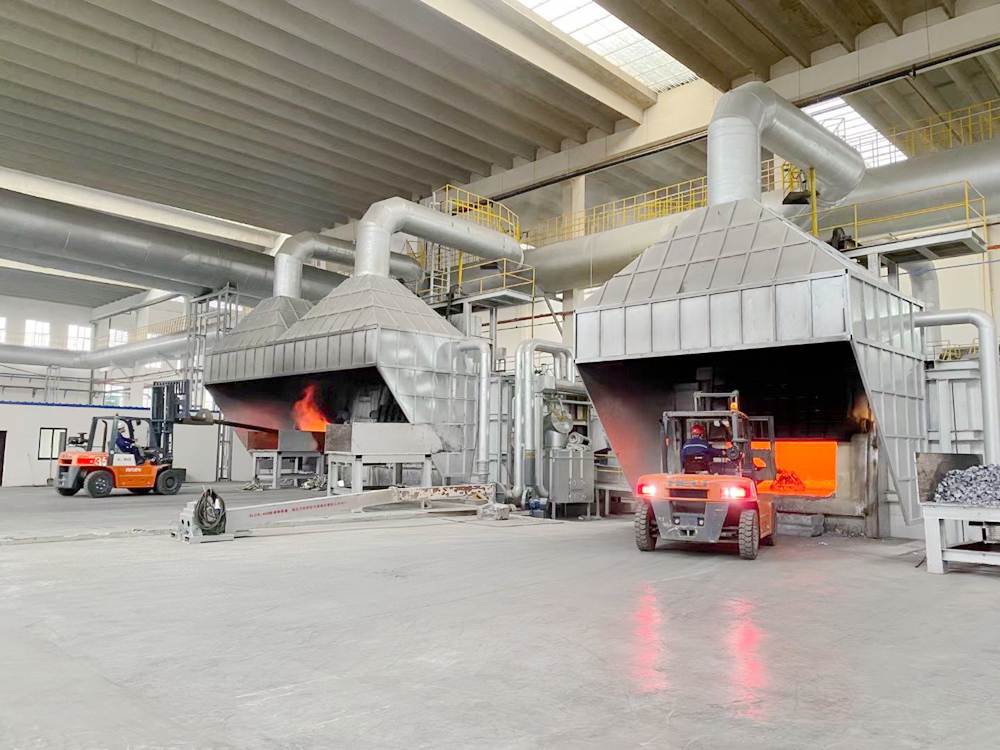 Regenerative aluminium melting furnace