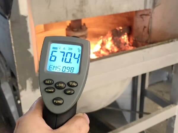 The temperature of aluminium dross